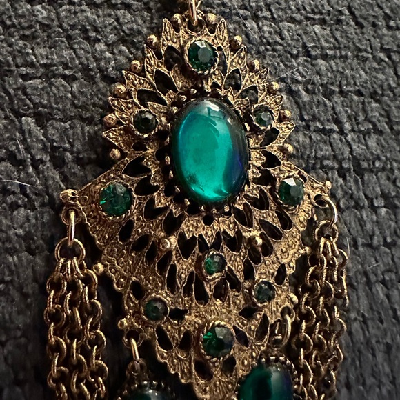 Vintage 1970’s necklace 13 green stones gold chain with matching earrings - Picture 10 of 14